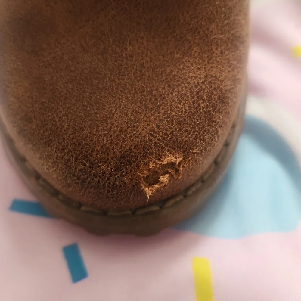 Boots - Picture 5 of 8